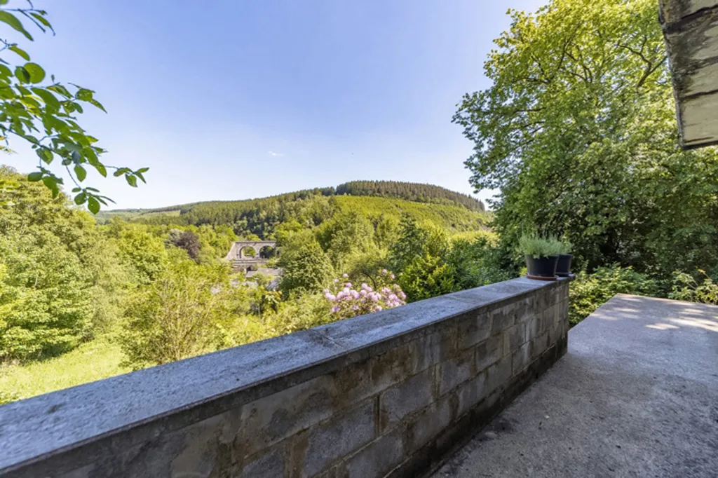 Rõdu - Villa with View for Renovation in Trois-Ponts