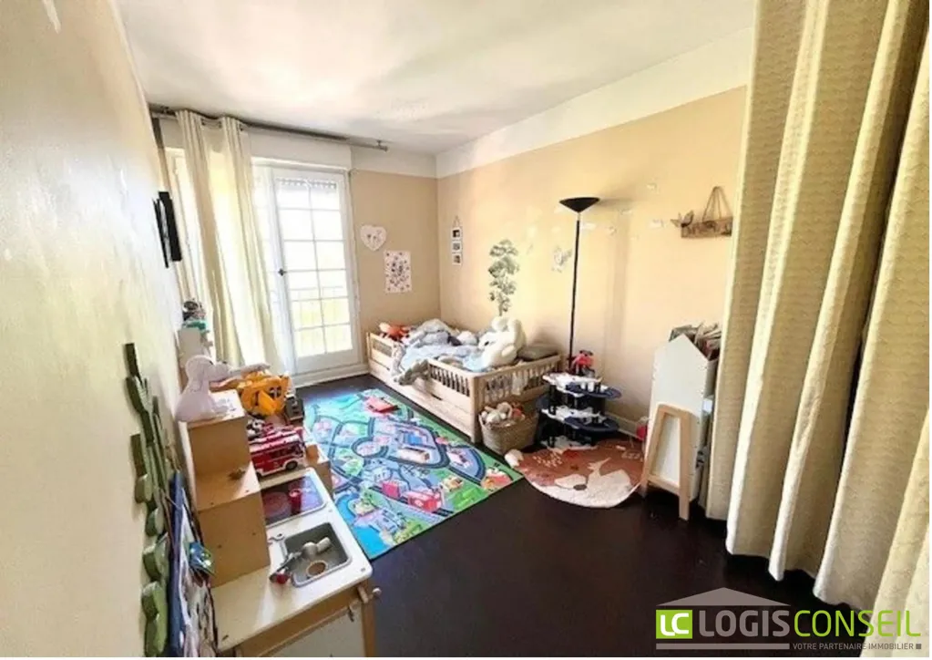 Bedrooms - 3-Piece Flat with Balcony in Châtenay-Malabry