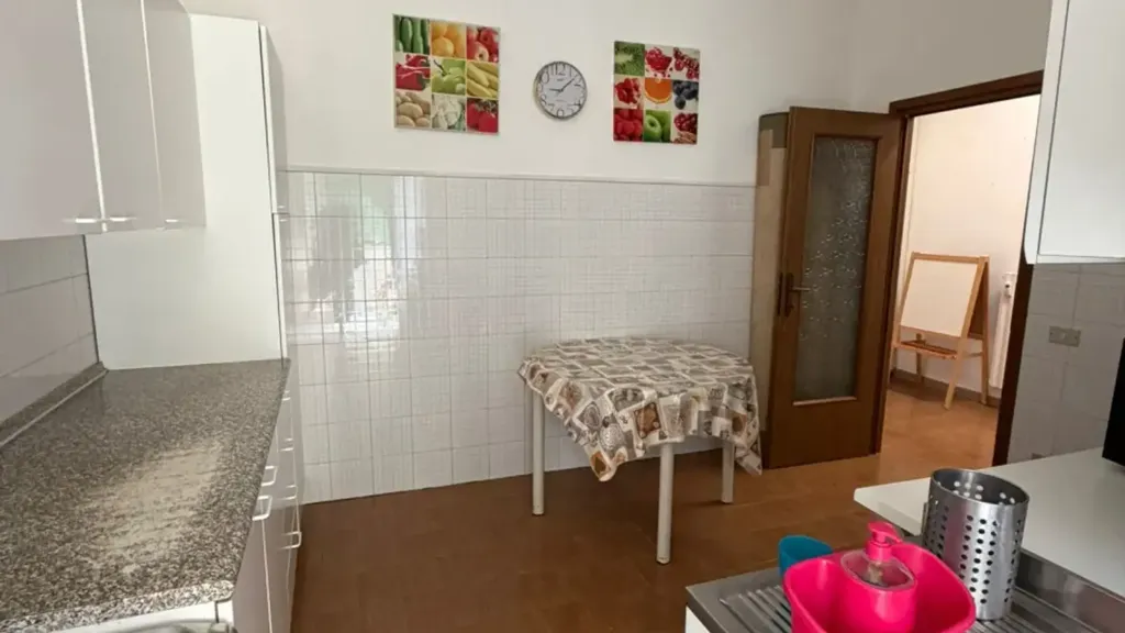 Kitchen - Three-Bedroom Apartment with Balcony in Parma