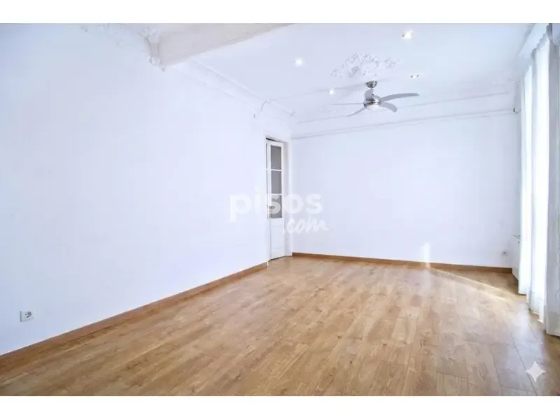 Toad - Characterful Apartment with Balcony in L'Esquerra de l'Eixample
