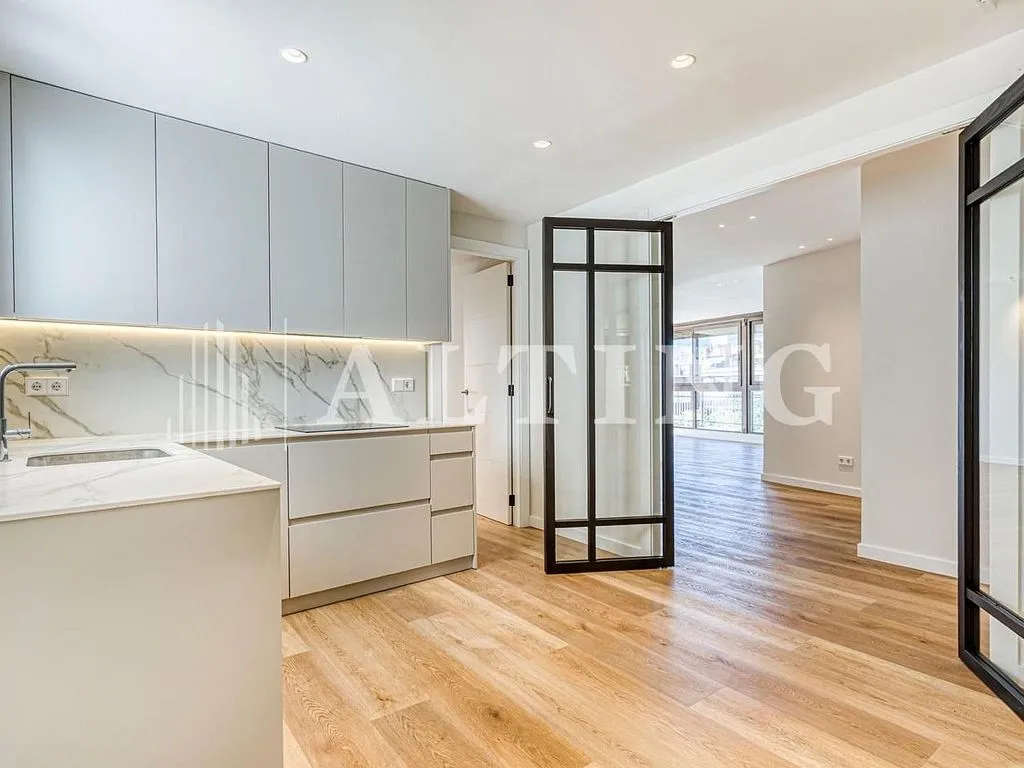 Kitchen - Reformed Apartment with Terrace in Barcelona