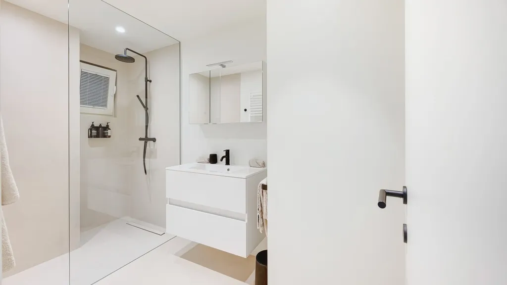 Salles de bain - Appartement Rénové avec Vues Panoramiques à Zoute