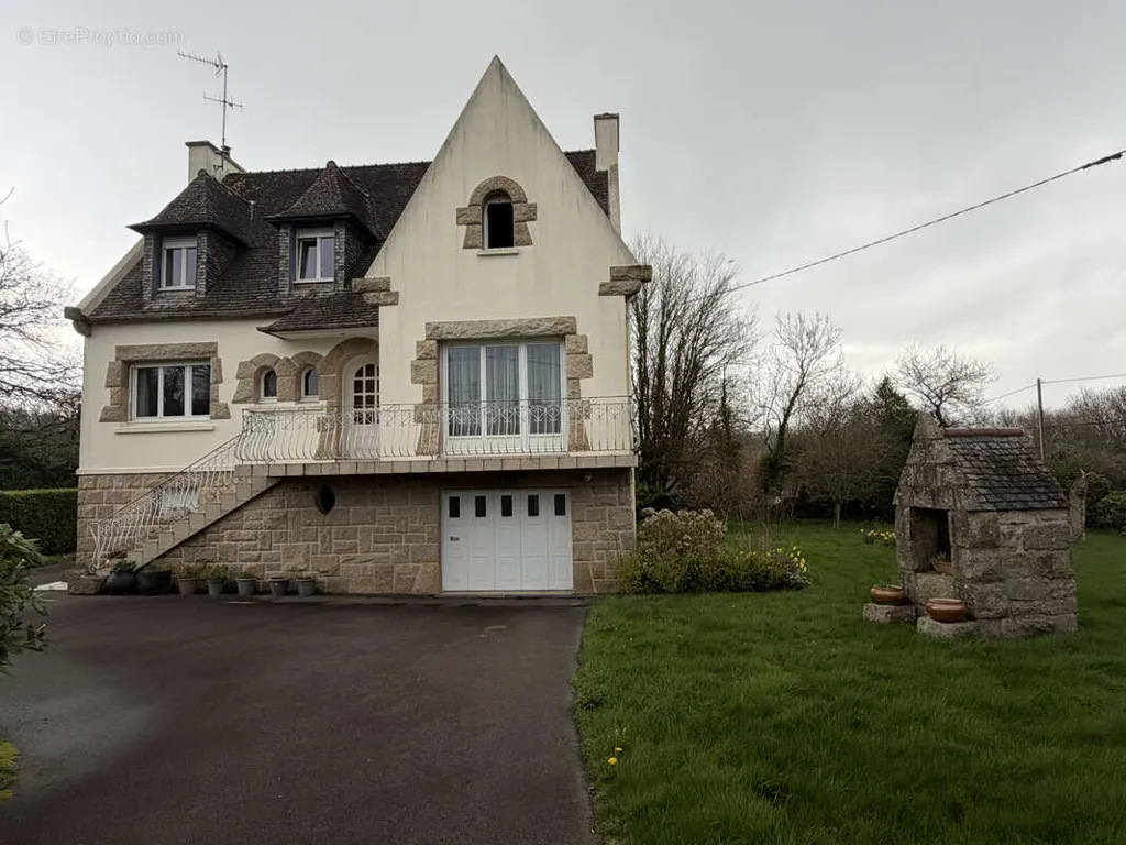 Exterior - House with Garden in Plouigneau
