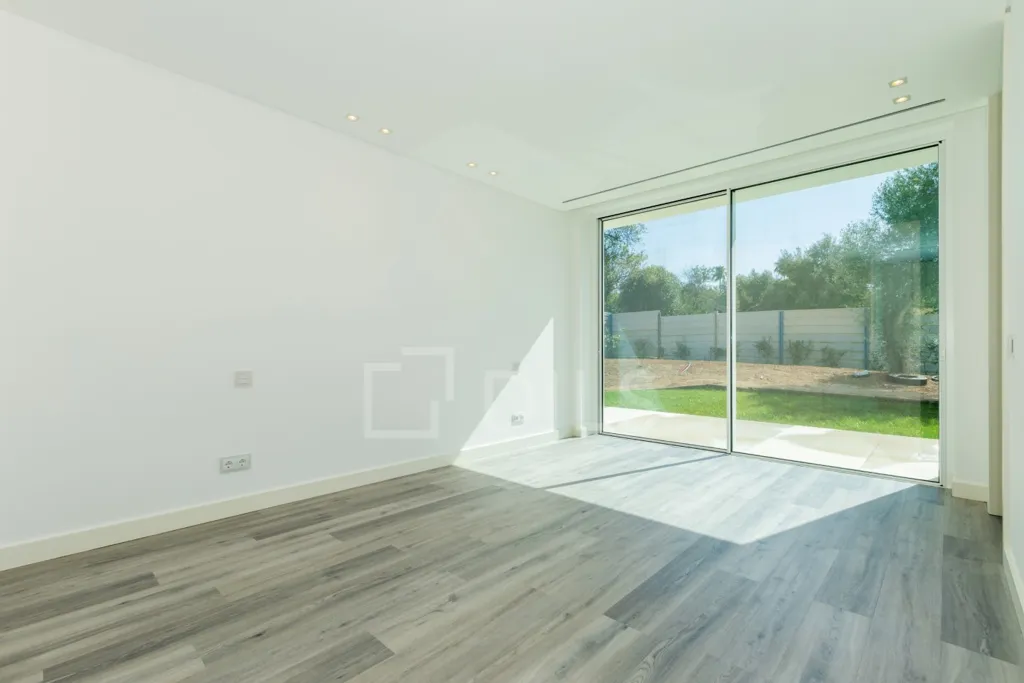Living Room - Contemporary T5 with Pool in Loulé