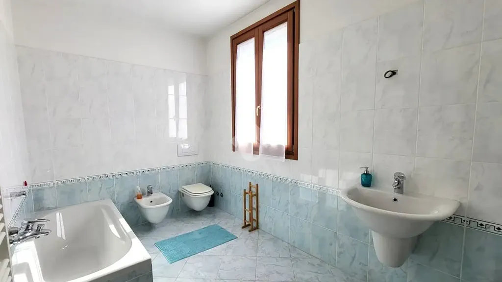 Bathrooms - Panoramic Bifamiliare Villa in Besana Brianza