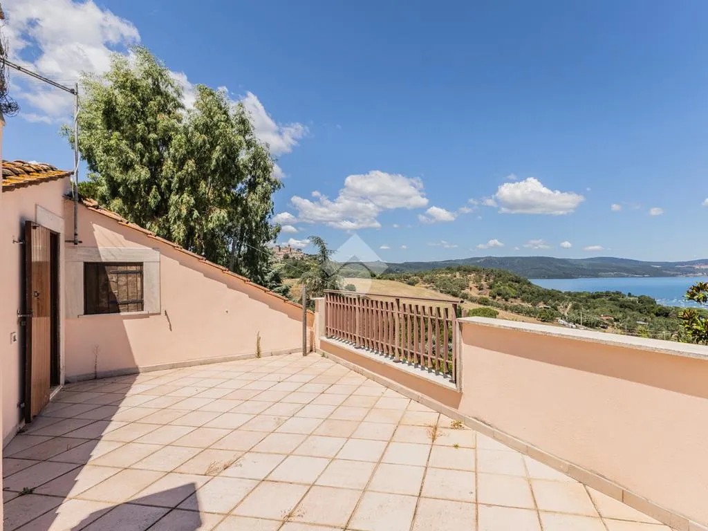 Terrace - Villa with Lake View in Bracciano