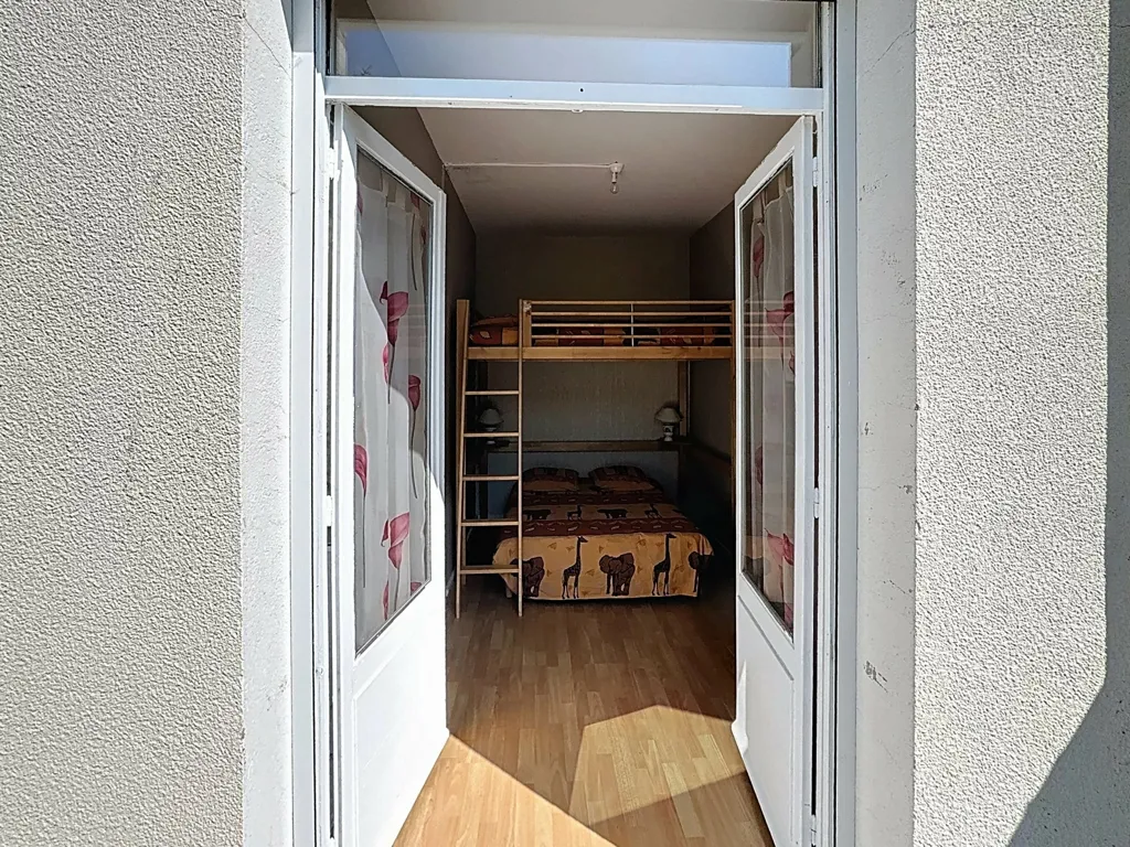 Magamistoad - Renovated Apartment with Balcony in Chabottes