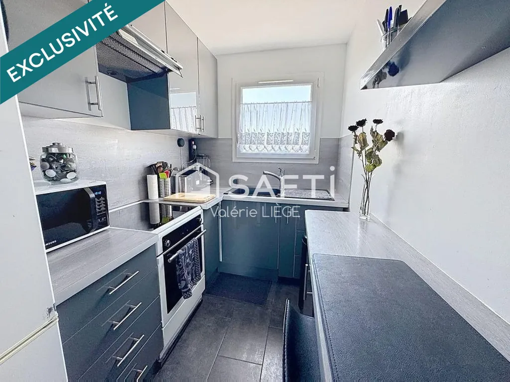 Cucina - Bright City Centre Flat with Balcony in Achères