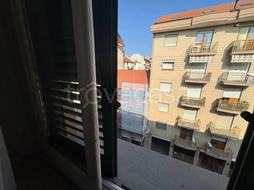 Pièces - Rearranged Flat with Balcony in Turin