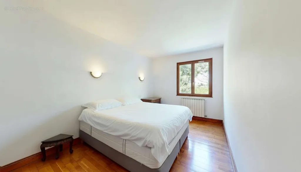 Magamistoad - Family House with Complete Basement on Hasparren Heights