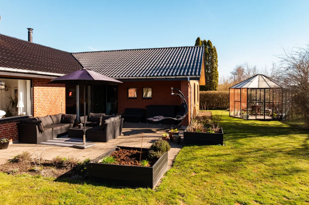 Jardin - 1-Plan Villa with South-Facing Terrace in Quiet Area