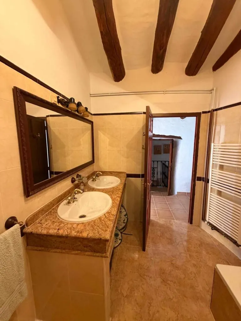 Salles de bain - 3-Bedroom House with Mountain Views in Oria