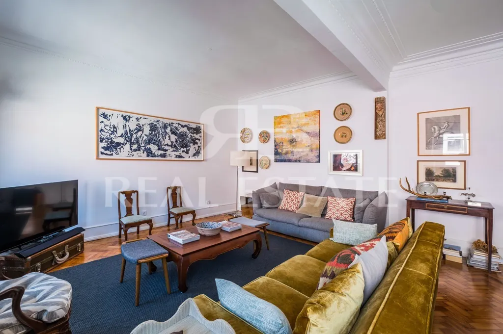 Living Room - Renovated Apartment with River View in Restelo