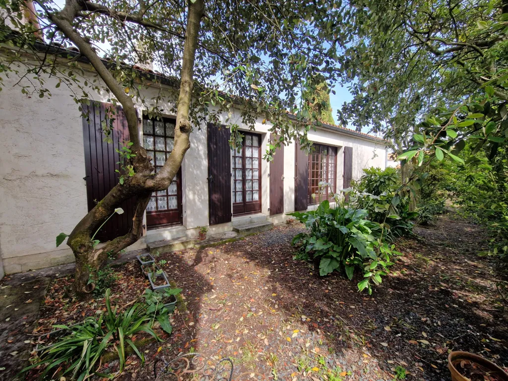 Aed - House with Garden near Chatelain, Charente Maritime