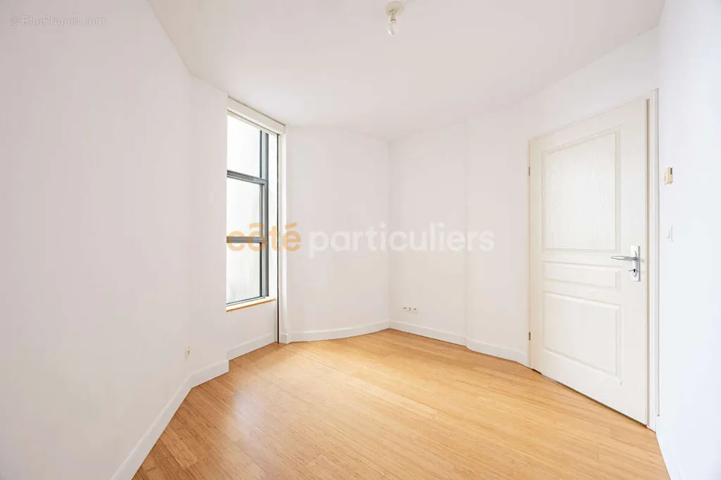 Toad - T5 with Double Living Space in Nantes Centre