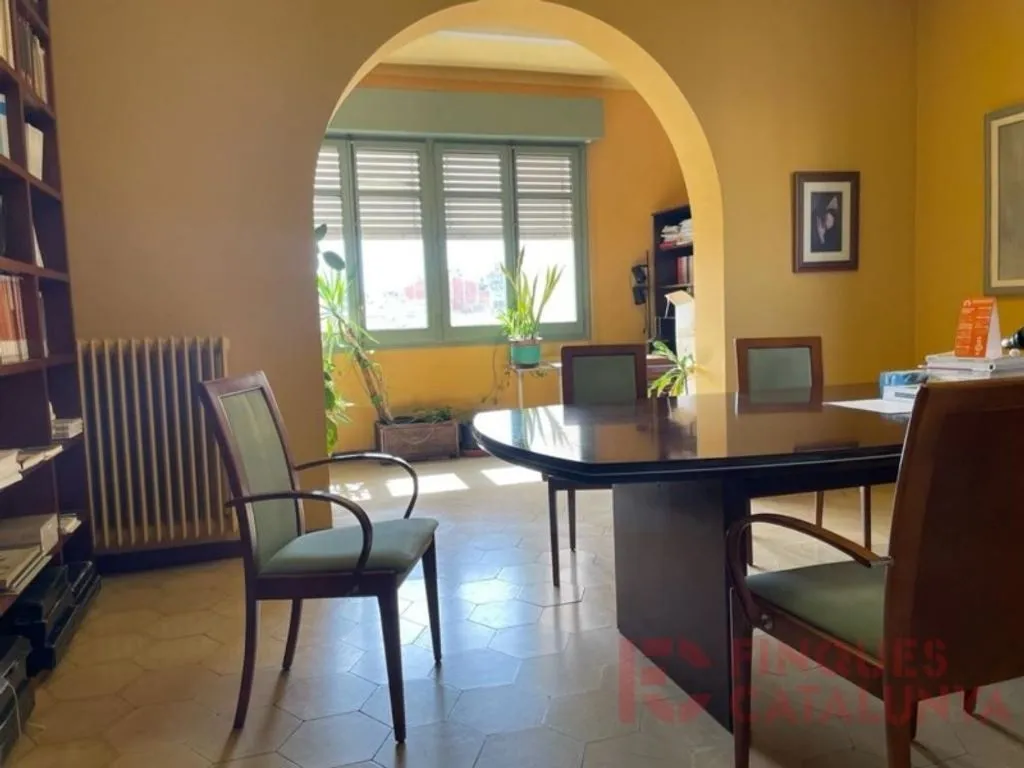 Bureau - Convertible Office Space in Central Girona