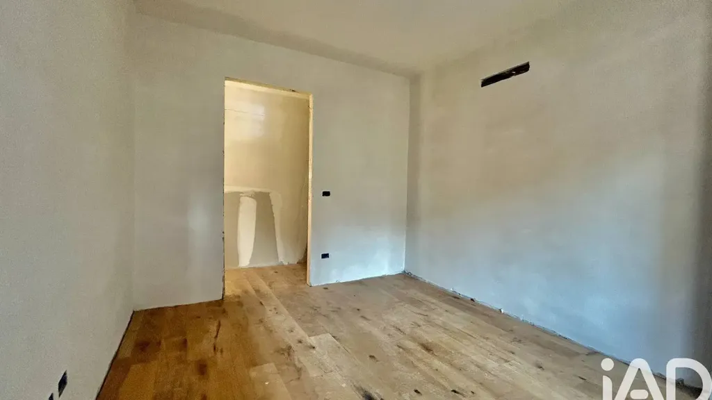 Pièces - Modern Triplex with Balcony in Florence