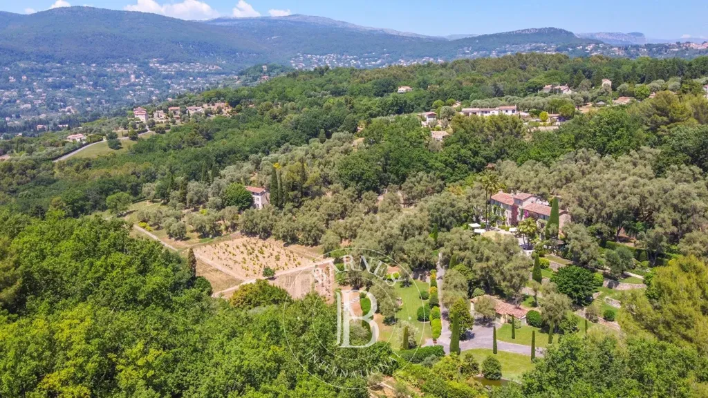 Vue aérienne - Bastide Luxueuse avec Piscine à Grasse