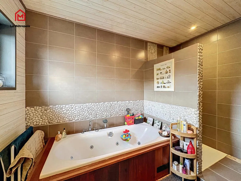 Salles de bain - Villa de Plain-Pied avec Piscine à Biesme