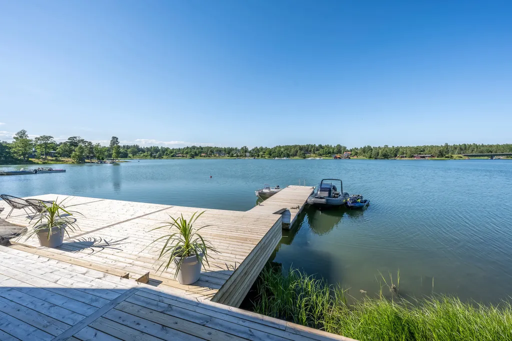 Terrass - Modern Seafront Villa in Söderköping