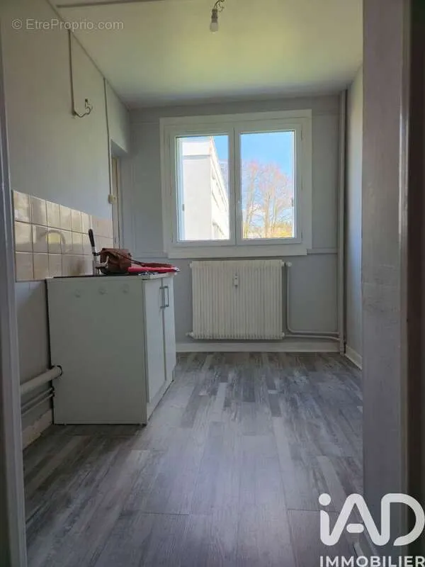 Appartement Cosy Rénové avec Parking à Contrexéville