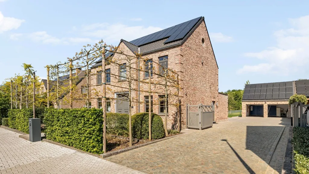 Exterior - Stately Villa with Garden in Romershoven