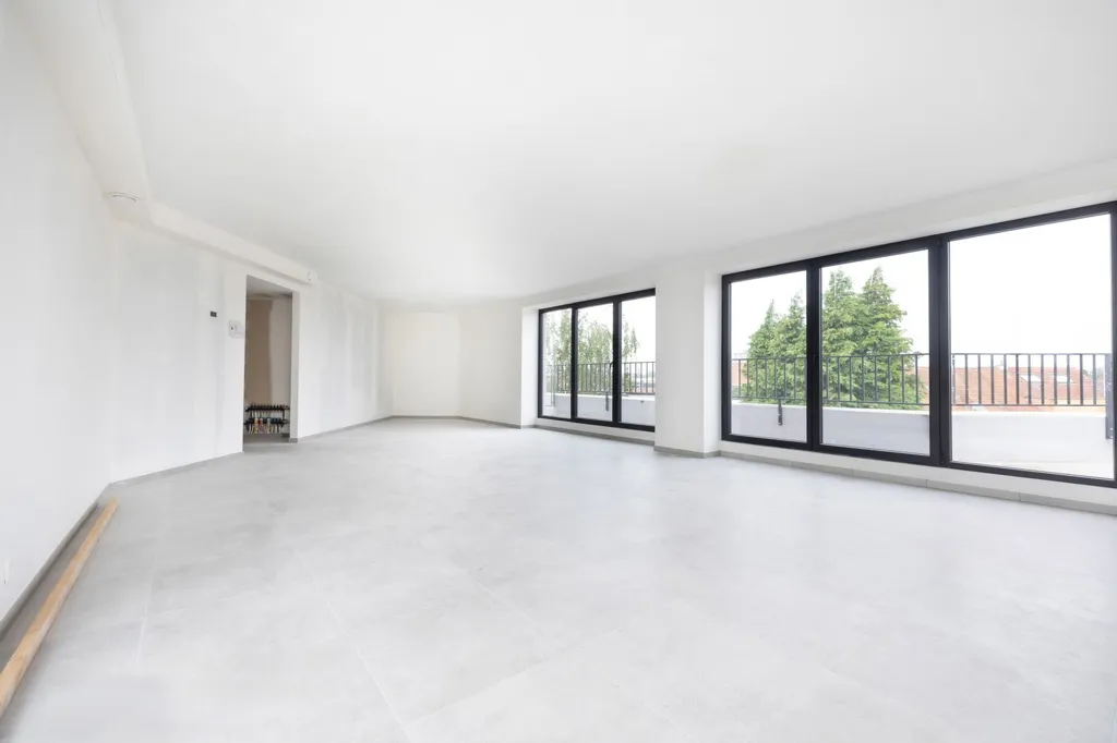 Toad - Contemporary Apartment with Balcony in Evere