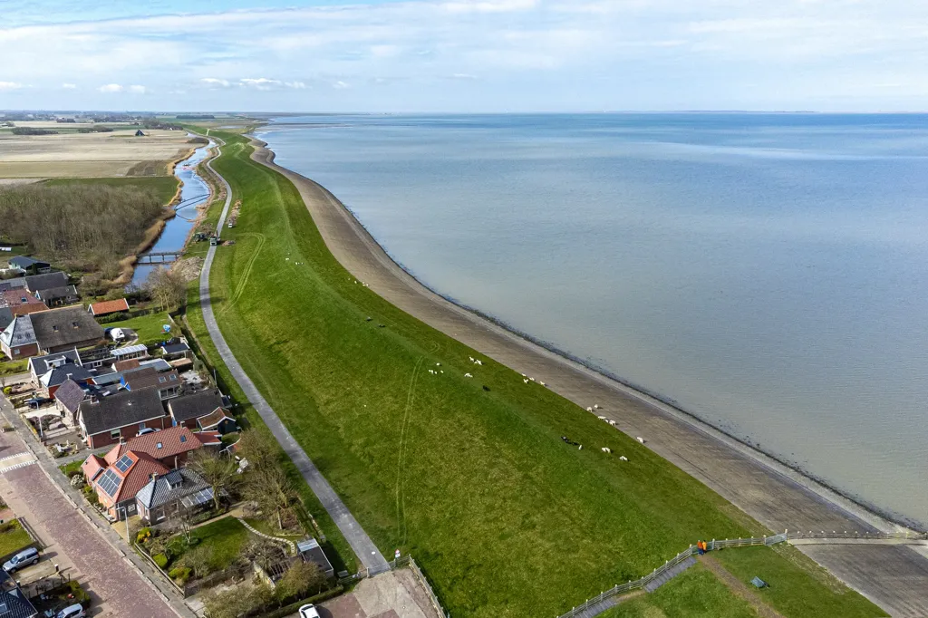 Vista aerea - Monumental House with Waddenzee View in Wierum
