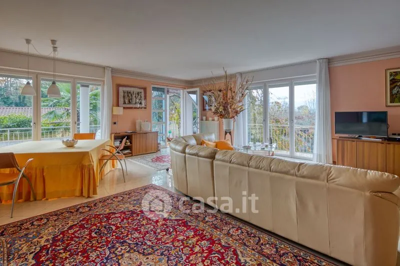 Salón - Villa with Lake View in Verbania