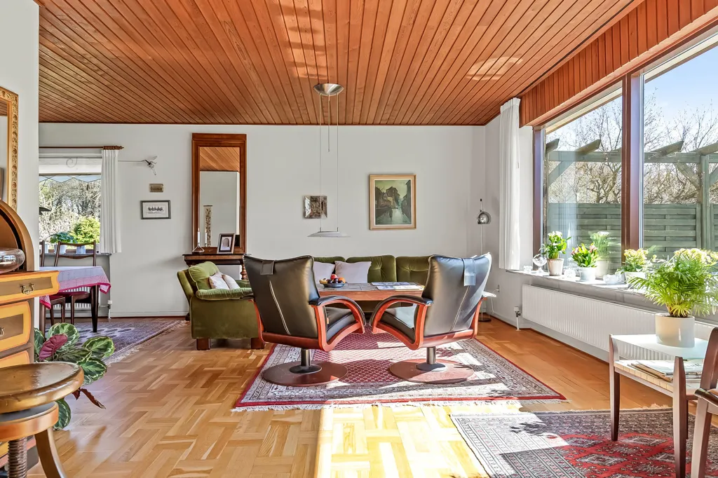 Living Room - Villa with Garden in Søndermarken, Vejle