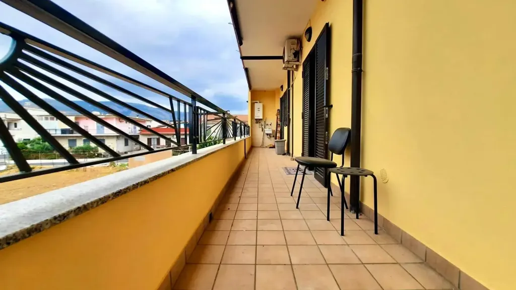 Balcon - Armed Trilocale with Balcony in Santa Maria a Vico