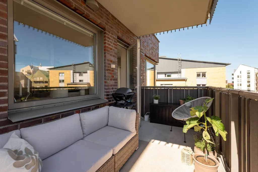 Balcon - Modern Flat with Large Balcony in Södra Ladugårdsängen
