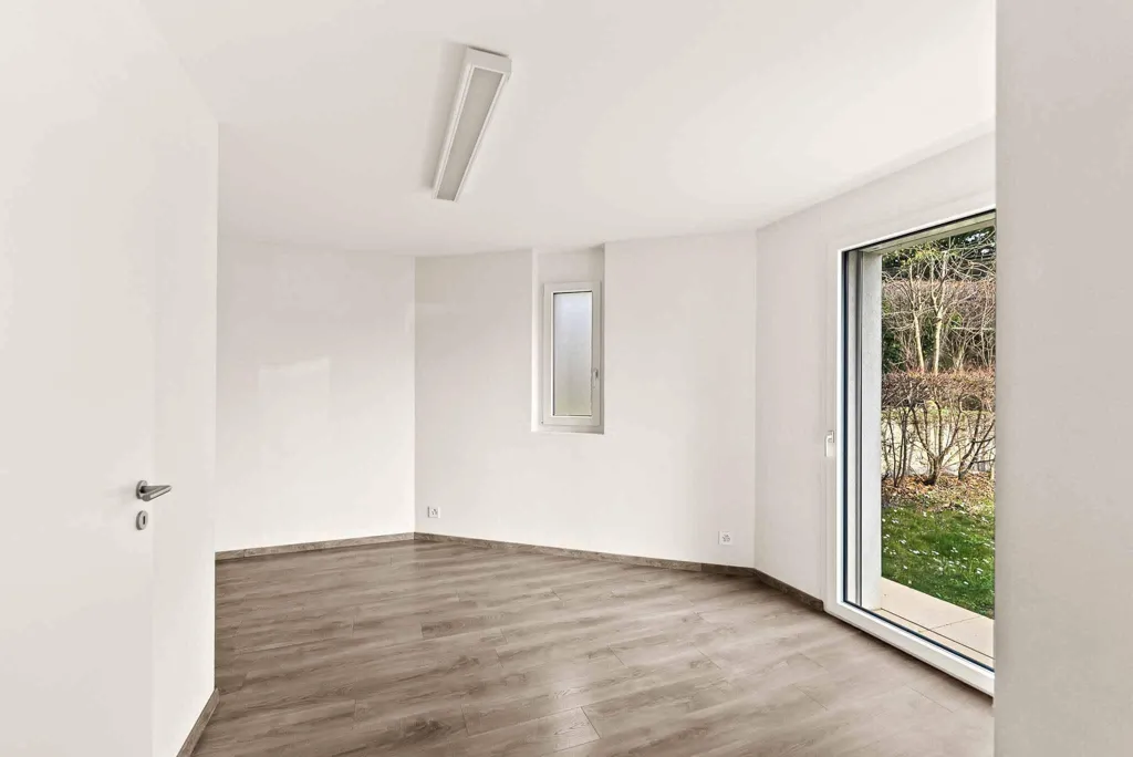 Toad - Commercial Space with Garden in Saint-Sulpice