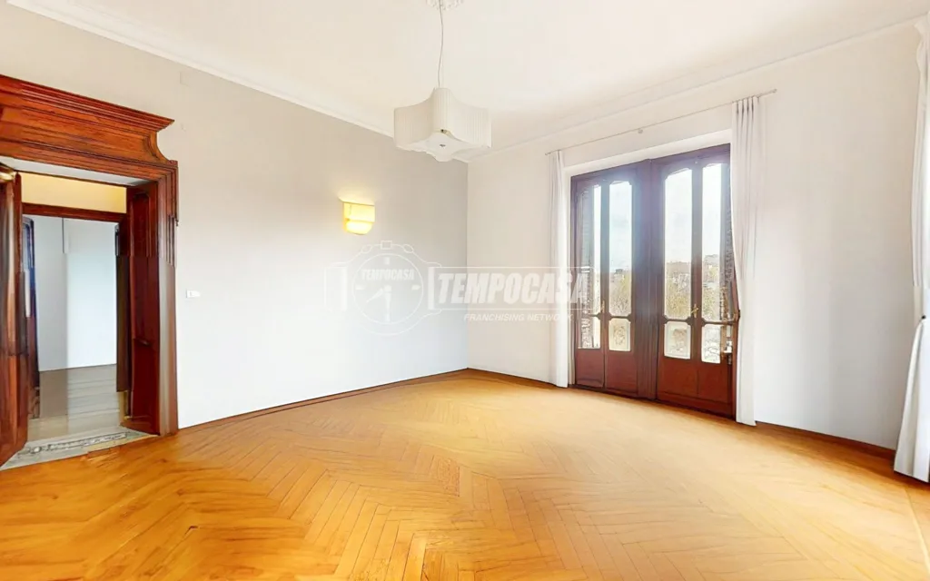 Living Room - Signorile Apartment with Four Balconies in Crocetta