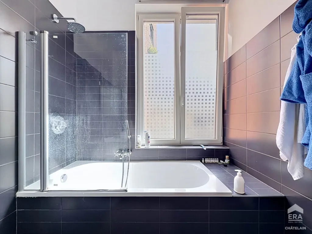 Salles de bain - Appartement Meublé 2 Chambres dans le Quartier Dansaert à Bruxelles