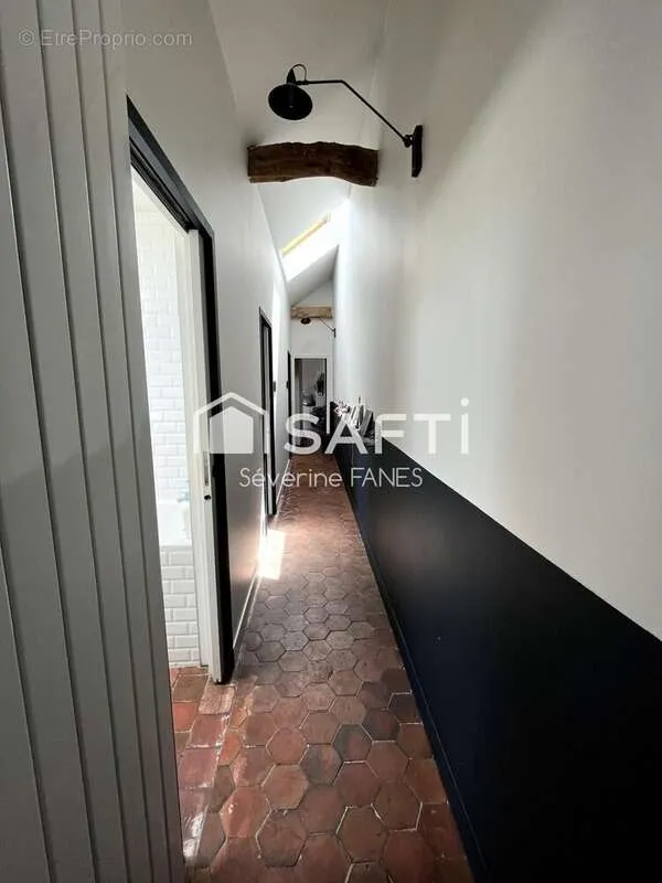 Esik - Loft-Style Apartment with Cathedral Ceiling in Rouen