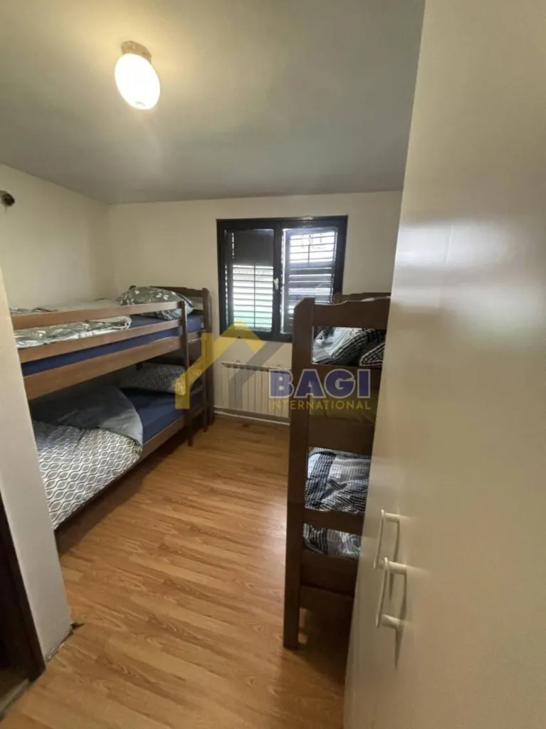 Bedrooms - 5-Bedroom Flat with Parking in Sesvete, Zagreb