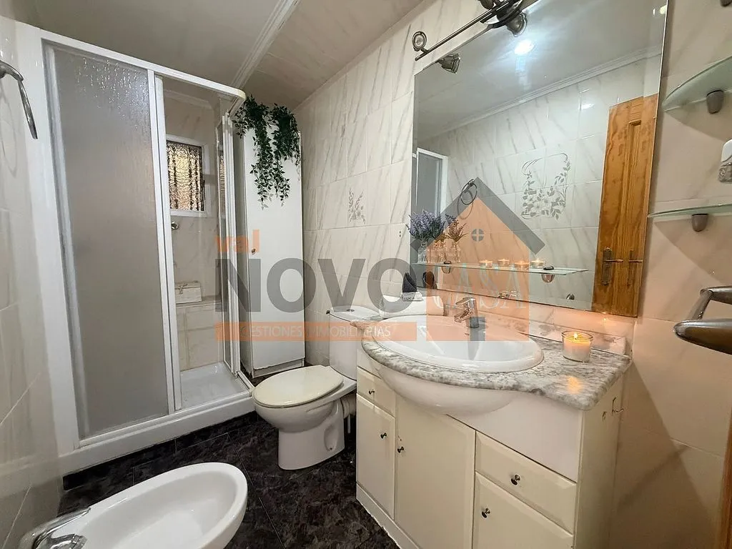 Vannitoad - Bright Apartment with Patio in Silla