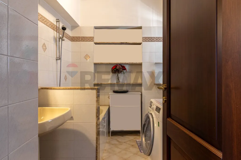 Salles de bain - Triplex Villa with Garden in Occhieppo Superiore