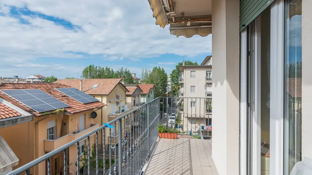 Rõdu - Triplex with Balcony in Cattolica