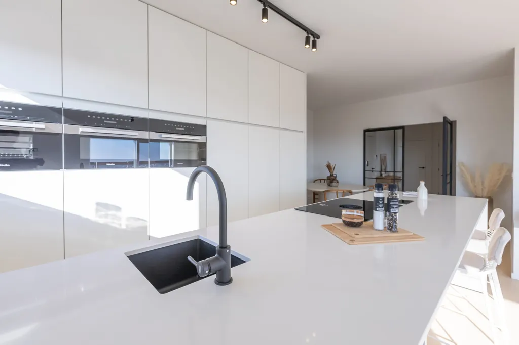 Cuisine - Penthouse Rénové avec Terrasse à Ostende