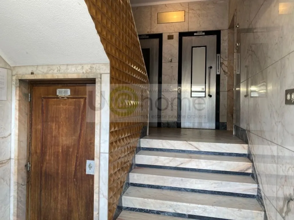 Entrée - Luxury Apartment with Balcony in Lisbon