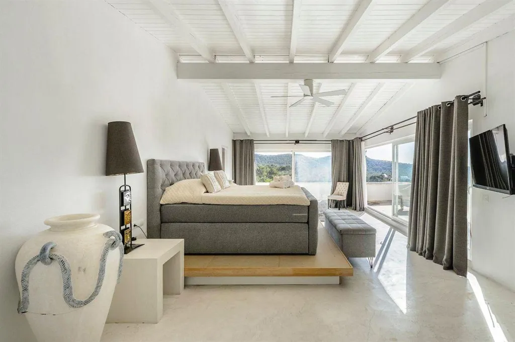 Chambres - Luxury Villa with Panoramic Views in Can Furnet