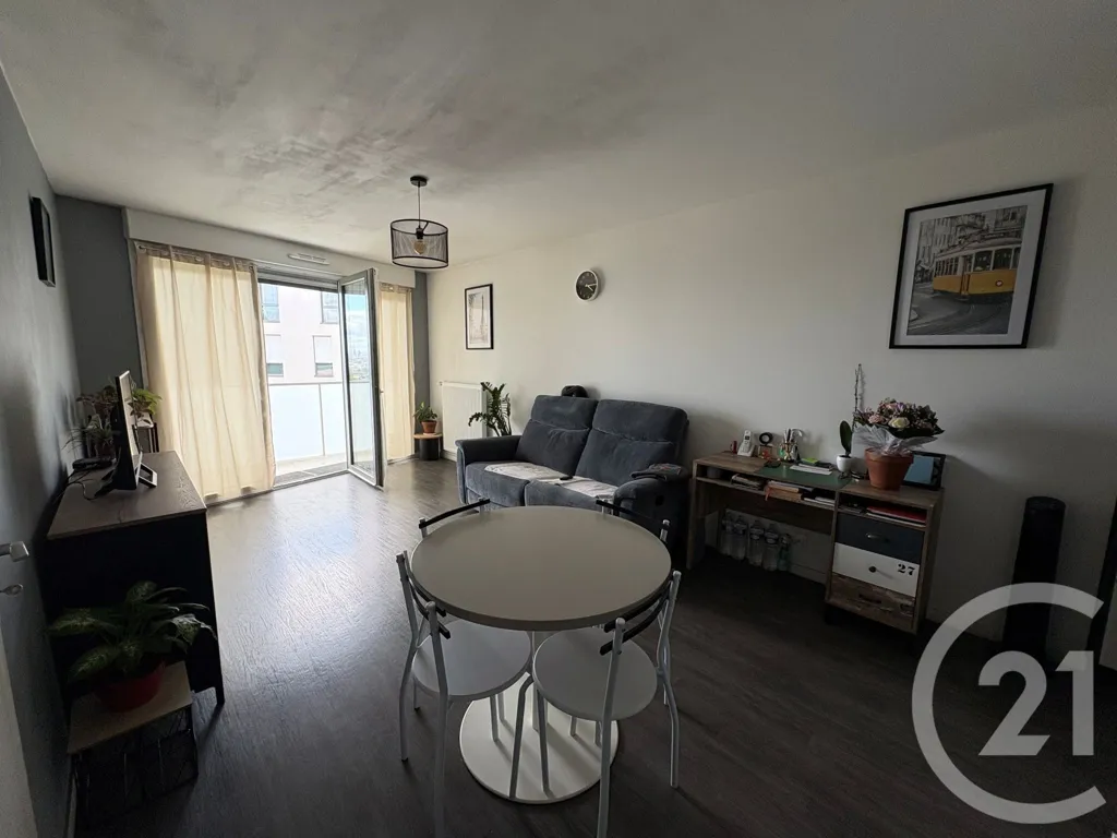Soggiorno - Quiet 2-Bed Flat with Balcony in Sannois
