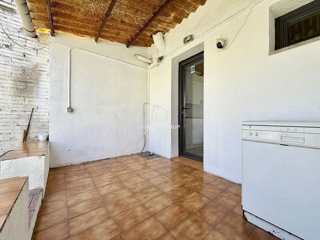 Pesuköök - Semi-detached House with Pool in Manlleu