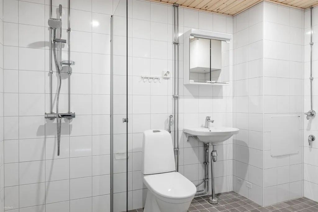 Bagni - Three-Room Apartment with Balcony in Espoo
