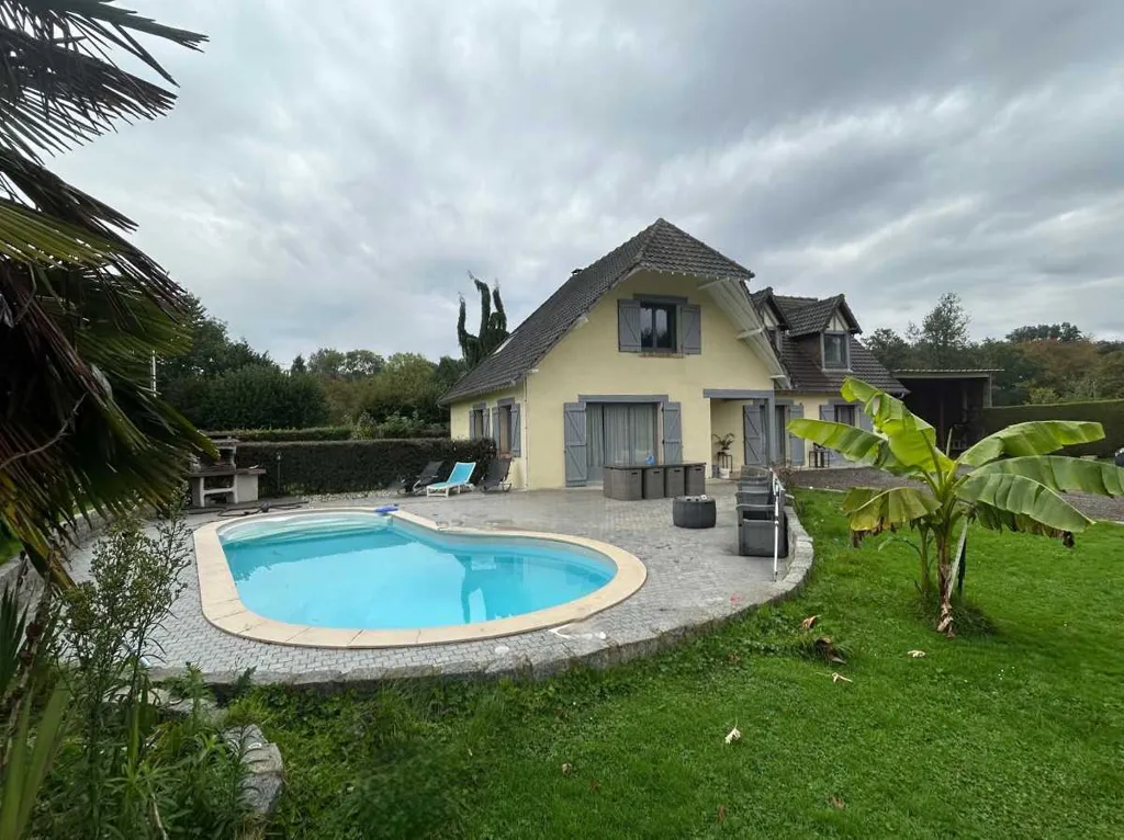Piscine - Villa avec Piscine Chauffée près de Bourgtheroulde