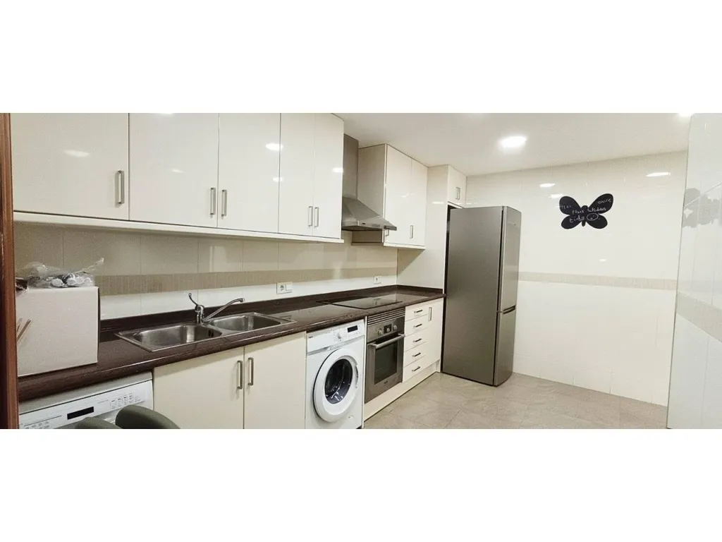 Köök - Ample 4-Bedroom Flat with Balcony in Castellón Centre