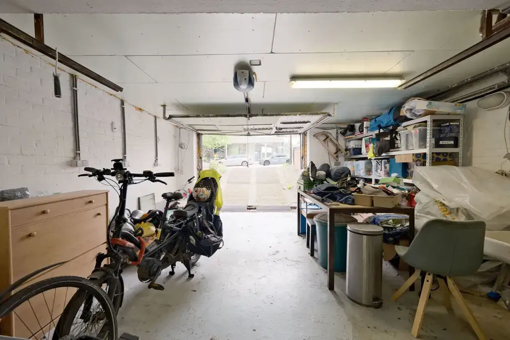 Garage - Ground Floor Apartment with Garden in Schaerbeek