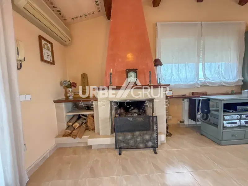 Elutuba - Detached Corner House with Multiple Terraces in Martorell